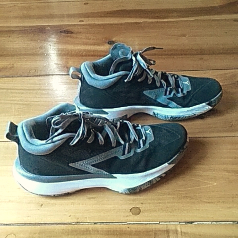 Jordan shoes. - Picture 2 of 6